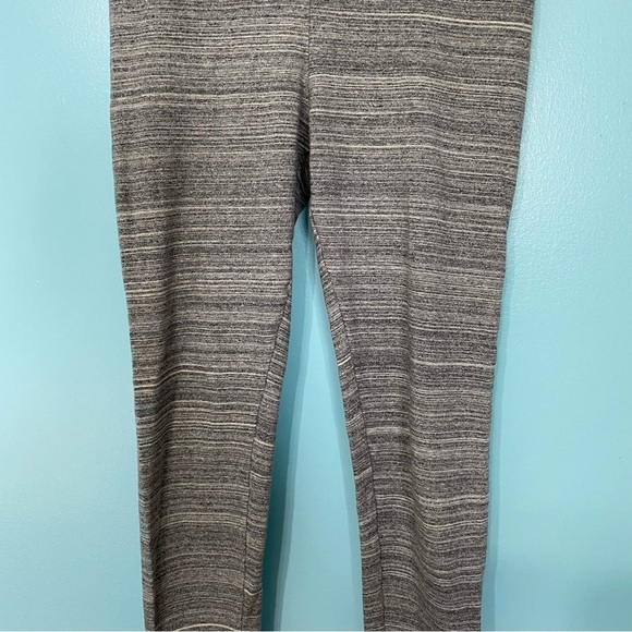 Aritzia Talula Heathered/ Marled grey leggings size small - Picture 6 of 13
